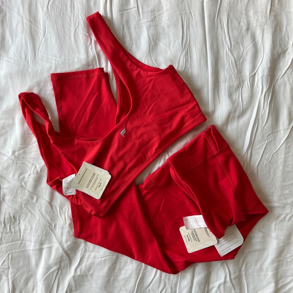 Fabletics workout set - Picture 2 of 2
